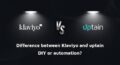 Zwei beleuchtete Logos stehen sich gegenüber: links 'klaviyo', rechts 'uptain', getrennt durch ein zentrales 'VS'. Darunter steht der Text: Unterschied zwischen Klaviyo und uptain Basteln oder automatisieren?